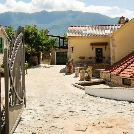 Olka-makarska By Guide Vila Grabovac (Split-Dalmatia)